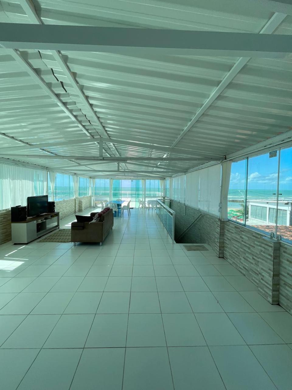 Casa Com Piscina A Beira Mar. *